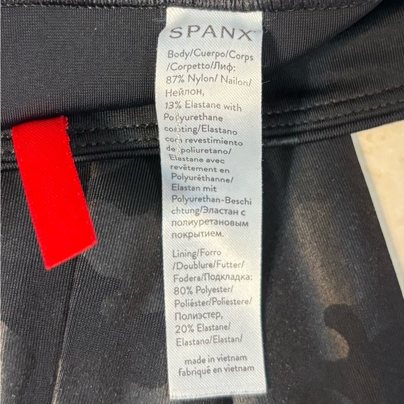 Spanx Faux Leather Camo Leggings Matte Black Combo Women’s Size Medium - Picture 7 of 8